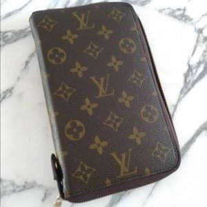Louis Vuitton Zippy Monogram Agenda Organizer